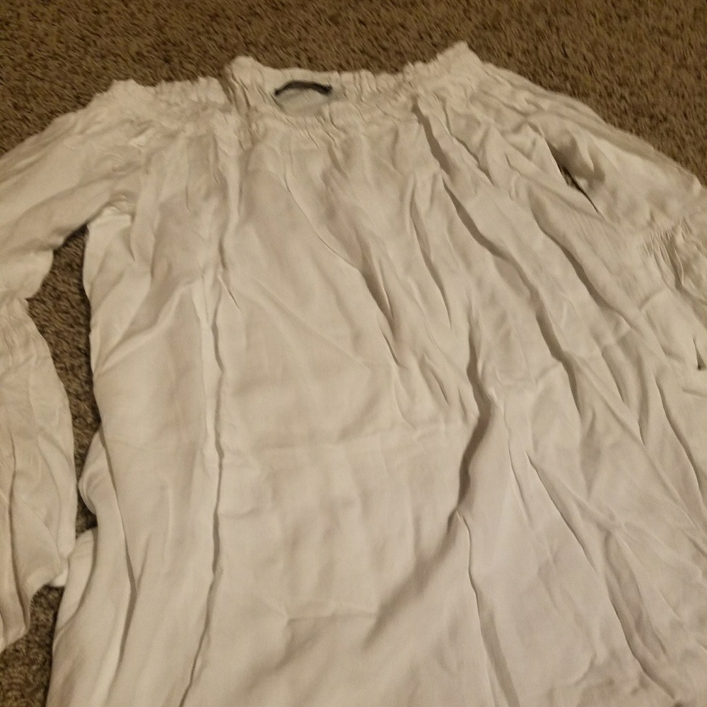 **LAST ONE!!** White Off the Shoulder Top - Picture 5 of 6